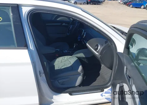 2017 Audi A3 2.0T Premium z USA, uszkodzony, nr VIN WAUB8GFFXH1057556